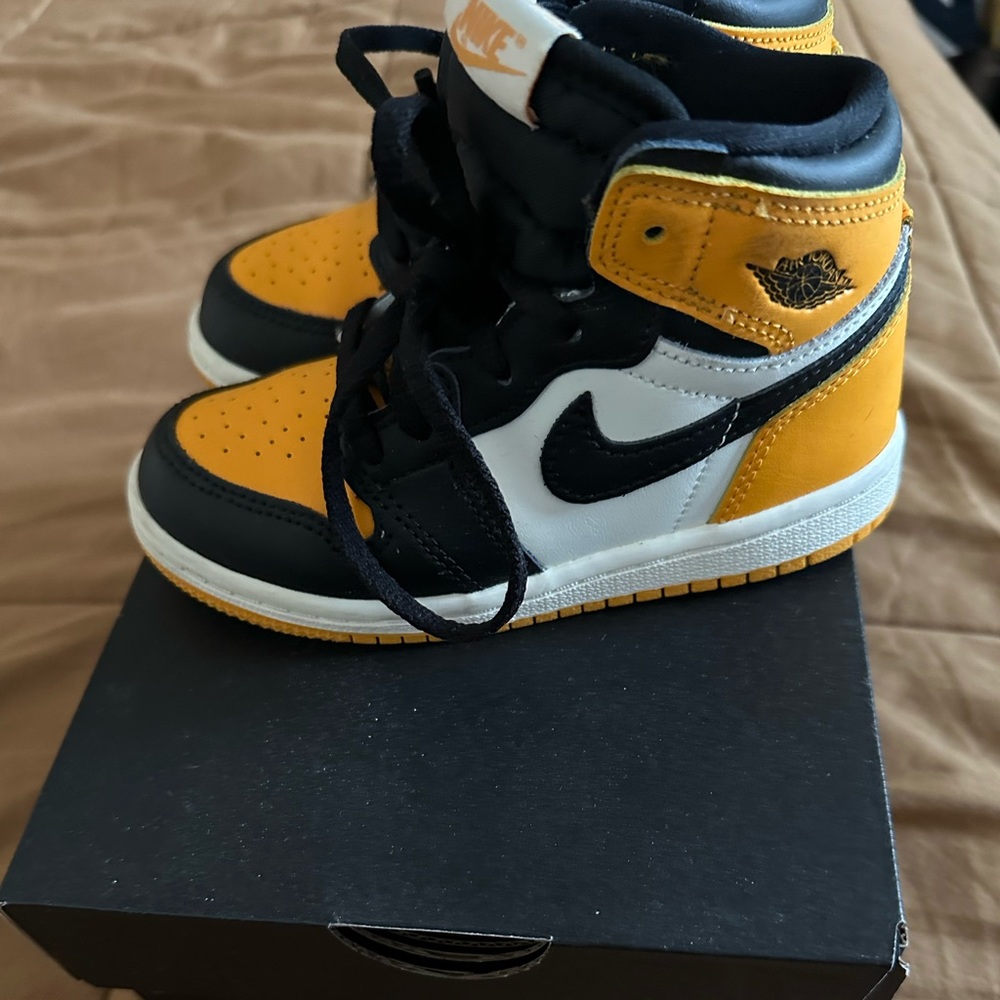 Toddler Jordan 1s, worn once by my baby girl. Super cute sneakers
